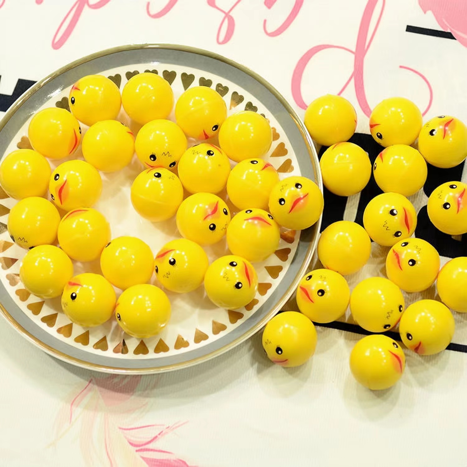 32mm 튀는 공 플라스틱 공 작은 노란색 오리 게임  - Party Games Egg 리뷰 및 가격